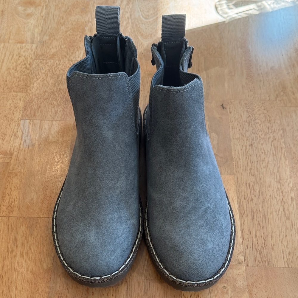 Gray Suede Ankle Boots Women’s size 8 Blowfish